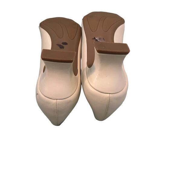 Easy Street Cream Pumps Gathering at Front Padded Inside  10 - Picture 7 of 7